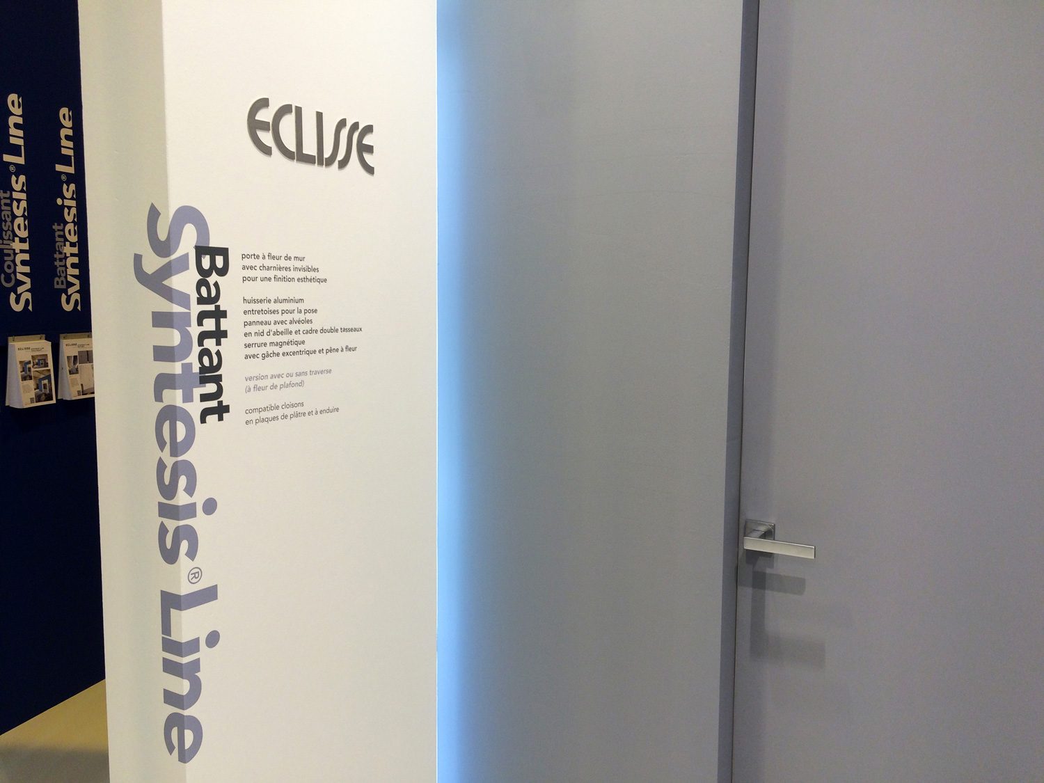 Porte battante sans habillage ECLISSE au salon Artibat en 2014