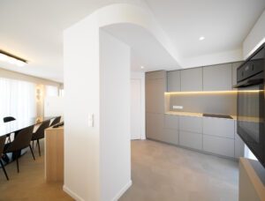 Architecture d'intérieur et mobilier dans un appartement confié à l'agence ARCHIMEL, à Metz. Photographié en juin 2023.