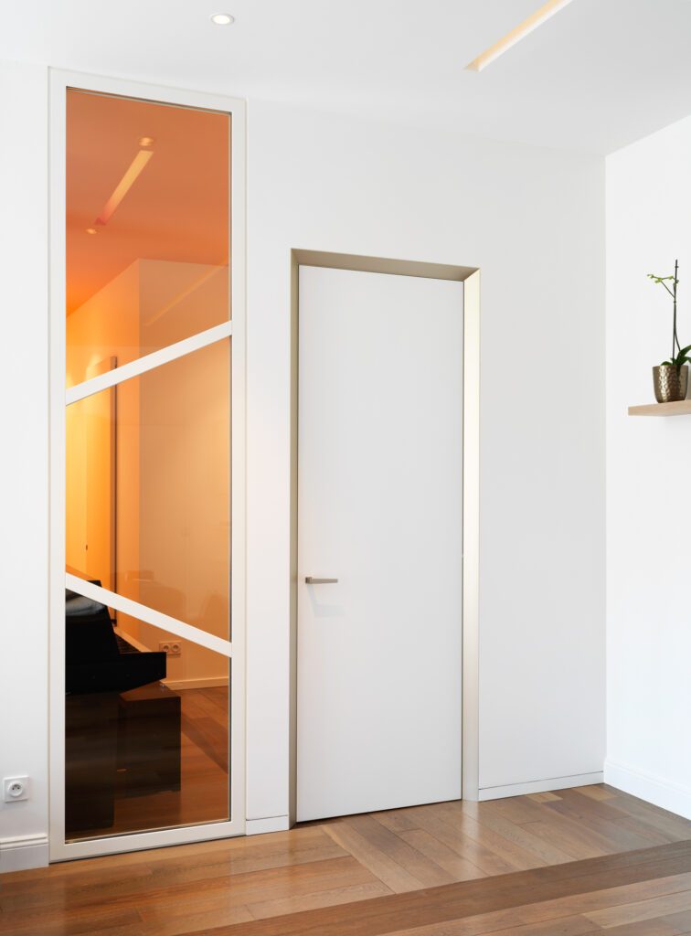 Architecture d'intérieur et mobilier dans un appartement confié à l'agence ARCHIMEL, à Metz. Photographié en juin 2023. ECLISSE 40