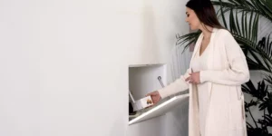 Syntesis Areo, niche pouvant servir de rangement comme d'espace de télétravail