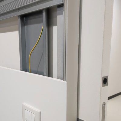 Profils avec revêtement d'apprêt pour châssis coulissants Syntesis